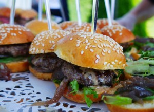 Atelier mini burger vin d'honneur cocktail mariage dordogne Périgord mariage france eyrignac traiteur dordogne